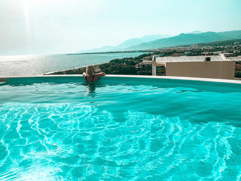 Pool Aussicht aufs Meer, Kreta