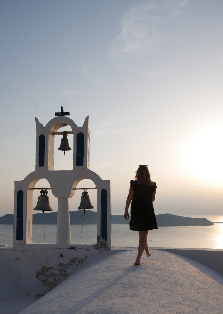 Sonnenuntergang beim Skaros Rock in Imerovigli - Santorini